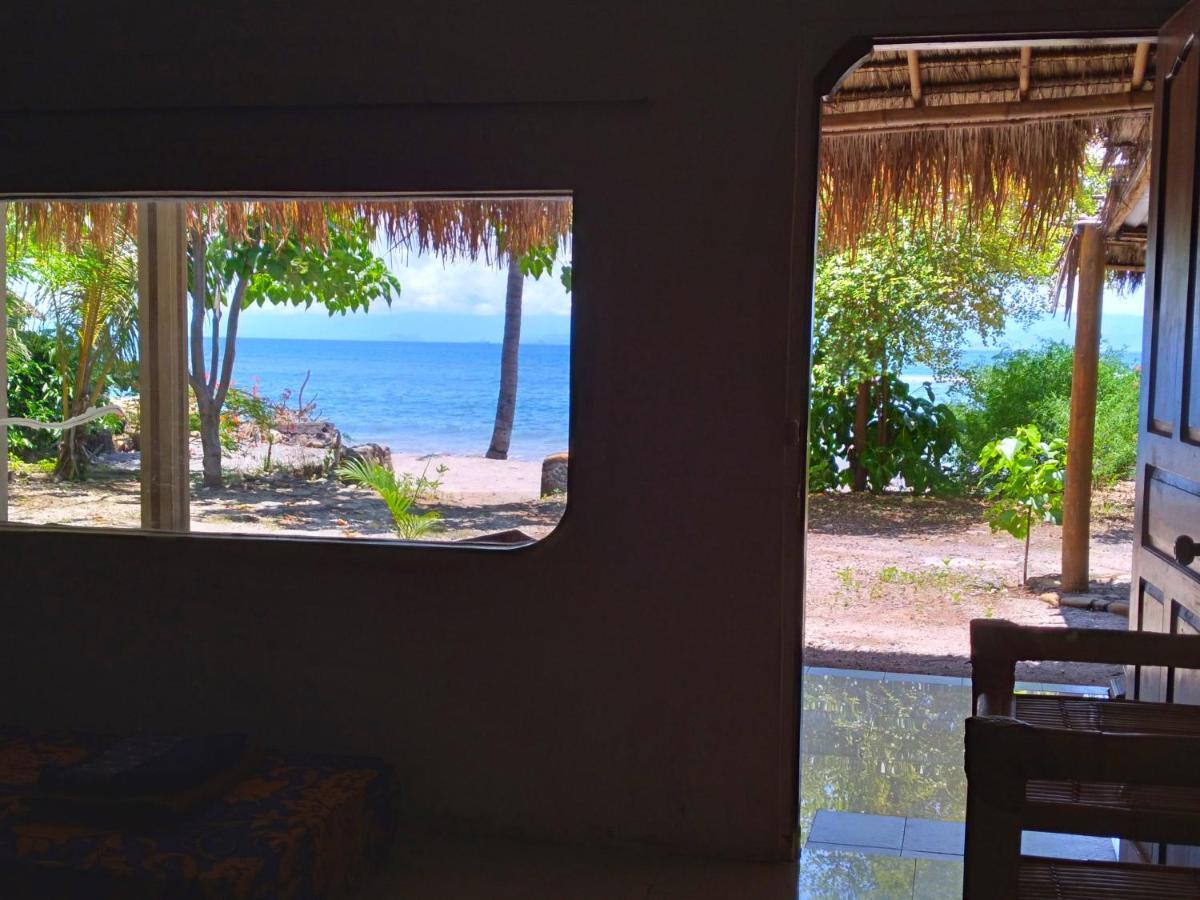 East Lombok Dive Hotel - 3 Private Rooms On The Beach With Seaview & Scuba Diving Center Labuhan Pandan Exterior photo