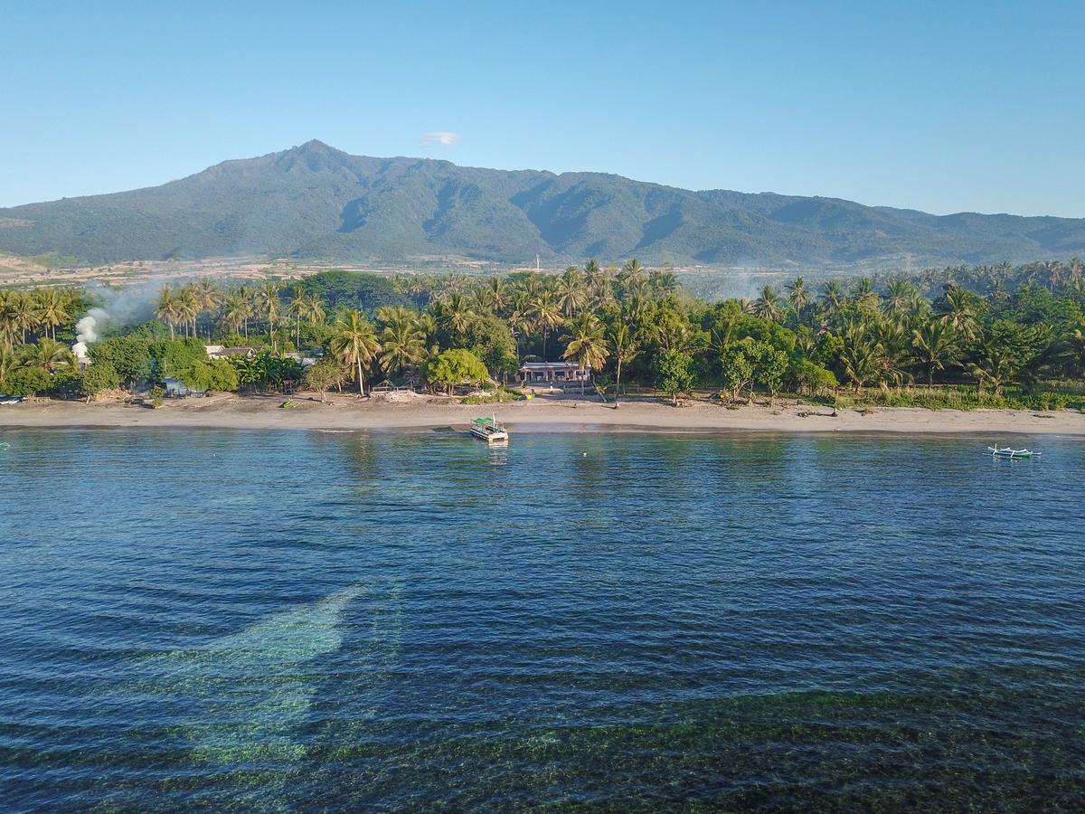 East Lombok Dive Hotel - 3 Private Rooms On The Beach With Seaview & Scuba Diving Center Labuhan Pandan Exterior photo